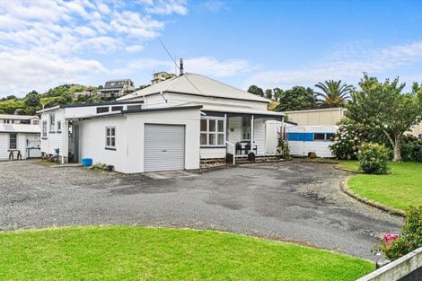 Photo of property in 10 North Street, Mokau, 4376