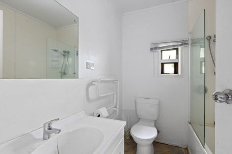 Photo of property in 4 Amorino Drive, Red Beach, 0932