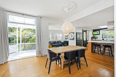 Photo of property in 1-9 Deirdre Place, Titirangi, Auckland, 0604