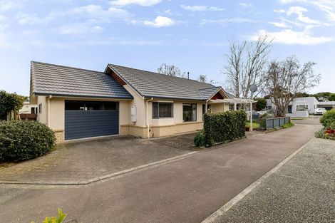 Photo of property in 14 Winston Avenue, Hokowhitu, Palmerston North, 4410