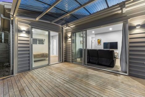 Photo of property in 10 Barrique Road, Kumeu, 0810