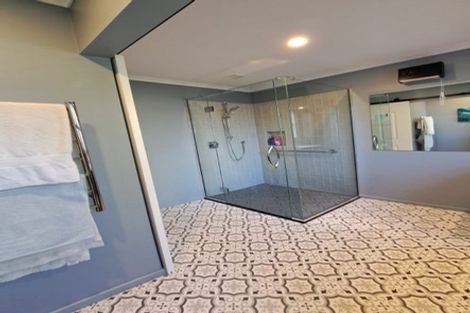 Photo of property in 17 Orlando Crescent, Waimairi Beach, Christchurch, 8083