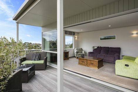 Photo of property in 10 Knightsbridge Drive, Forrest Hill, Auckland, 0620