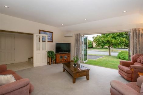 Photo of property in 32 Magnolia Drive, Springlands, Blenheim, 7201
