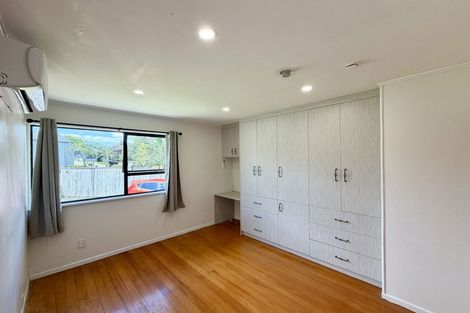 Photo of property in 55 La Rosa Street, Green Bay, Auckland, 0604