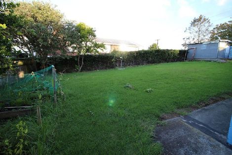 Photo of property in 1 Lowtherhurst Road, Massey, Auckland, 0614