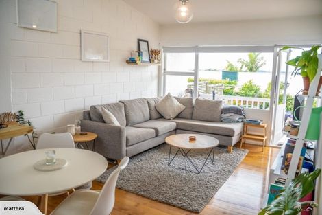 Photo of property in 2/289 Glenfield Road, Glenfield, Auckland, 0629