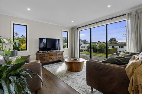 Photo of property in 49 Hinewa Road, Otumoetai, Tauranga, 3110