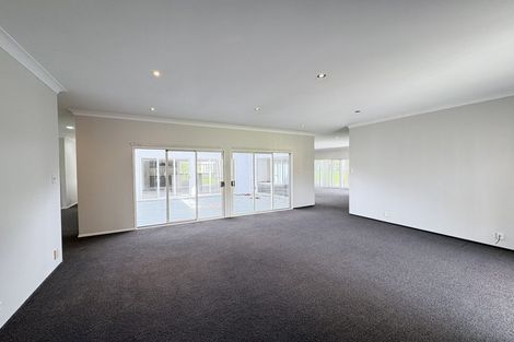 Photo of property in 154 Boord Crescent, Kumeu, 0891