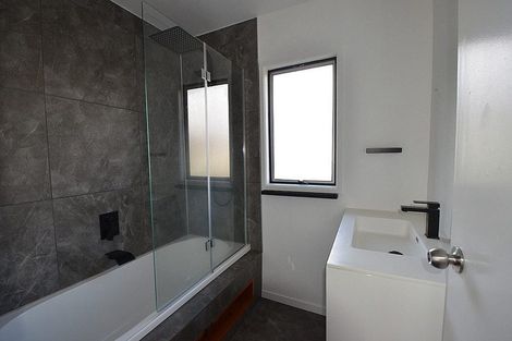 Photo of property in 18 Bundena Place, Clendon Park, Auckland, 2103