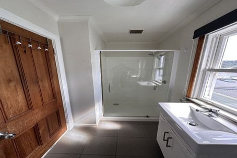 Photo of property in 90 Russell Terrace, Berhampore, Wellington, 6023