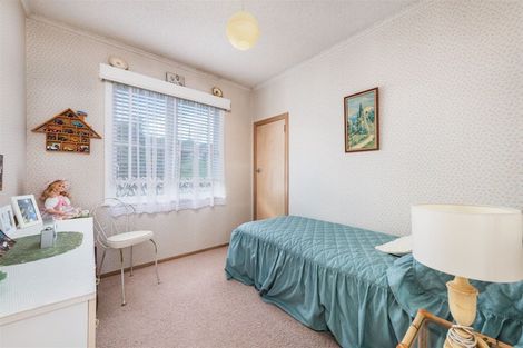 Photo of property in 70 Sylvan Crescent, Te Atatu South, Auckland, 0610