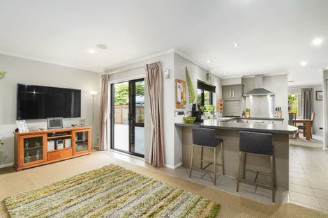 Photo of property in 14 Murray Becroft Avenue, Henderson Valley, Auckland, 0612