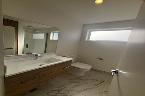 Photo of property in 4/4 Cracroft Street, Welbourn, New Plymouth, 4310