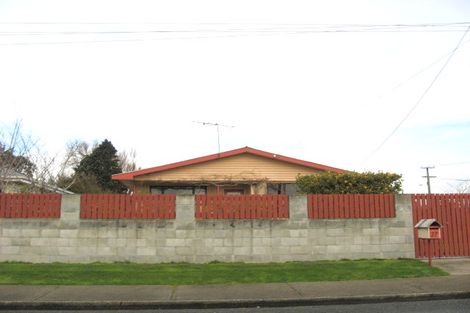 Photo of property in 27 Holloway Street, Waikiwi, Invercargill, 9810