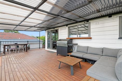 Photo of property in 1 Devonshire Road, Unsworth Heights, Auckland, 0632