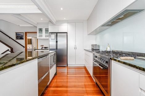 Photo of property in 62 Evans Bay Parade, Roseneath, Wellington, 6021