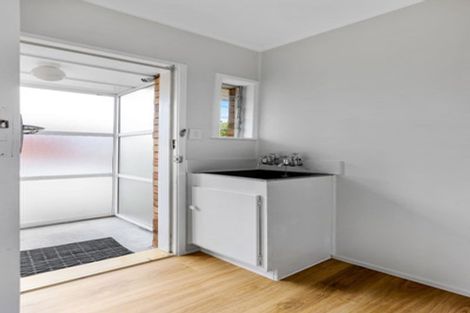 Photo of property in 1/242 Onewa Road, Birkenhead, Auckland, 0626