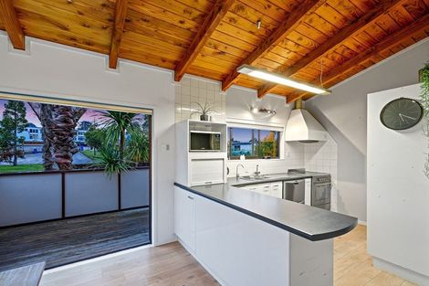 Photo of property in 117 Oreil Avenue, West Harbour, Auckland, 0618