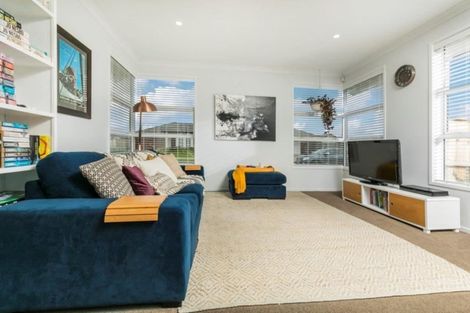 Photo of property in 5 Aporo Drive, Kumeu, 0810