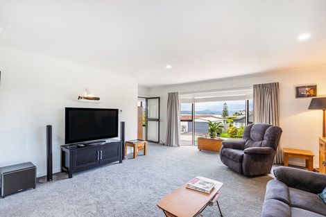 Photo of property in 4 Shera Street, Acacia Bay, Taupo, 3330