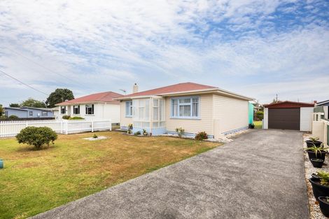 Photo of property in 84 Broadway, Waitara, 4320