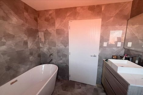 Photo of property in 27a Seaward Place, Wattle Downs, Auckland, 2103