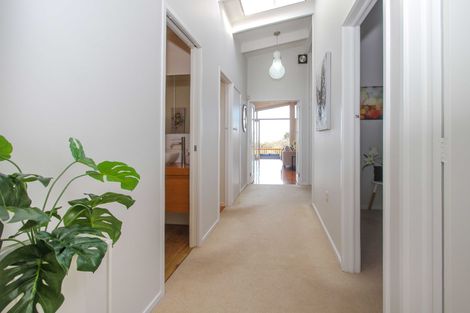 Photo of property in 99 Pupuke Road, Northcote, Auckland, 0627