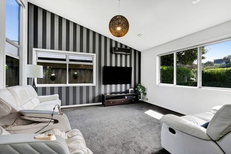 Photo of property in 3 Te Arakete Place, Hurworth, New Plymouth, 4310