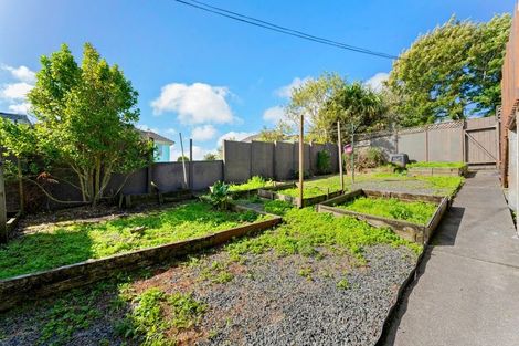 Photo of property in 1/22 Captain Scott Road, Glen Eden, Auckland, 0602