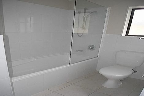 Photo of property in 33 Claverdon Drive, Massey, Auckland, 0614