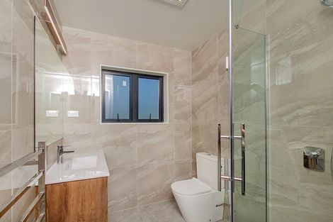 Photo of property in 127a Exmouth Road, Northcote, Auckland, 0627