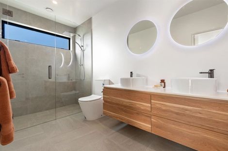 Photo of property in 44 Cunninghams Drive, Jacks Point, Queenstown, 9371