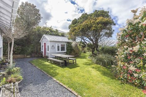 Photo of property in 7 Moana Road, Kelburn, Wellington, 6012