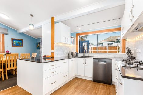 Photo of property in 39 Humber Street, Island Bay, Wellington, 6023