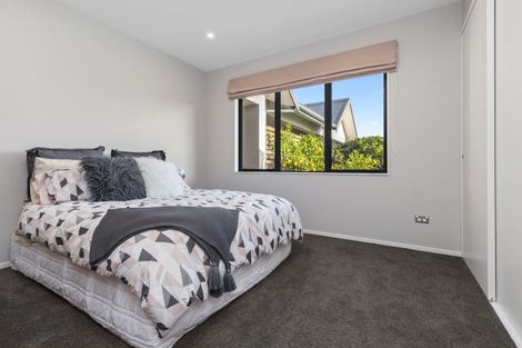 Photo of property in 98 Bushlake Way, Kingseat, Papakura, 2580