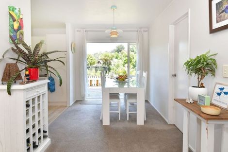 Photo of property in 2/18 Ellenbury Place, Stanmore Bay, Whangaparaoa, 0932
