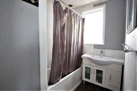 Photo of property in 2 Perry Place, Bader, Hamilton, 3206