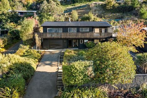 Photo of property in 44 Wynyard Crescent, Fernhill, Queenstown, 9300