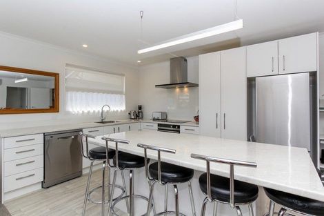 Photo of property in 180 Tukapa Street, Westown, New Plymouth, 4310