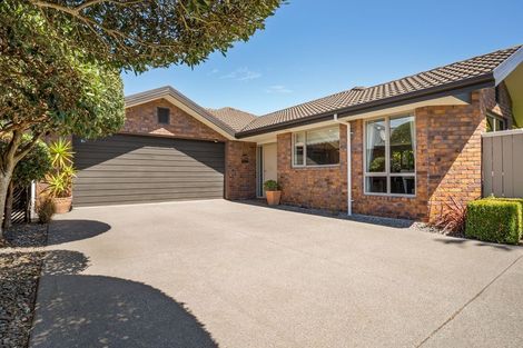 Photo of property in 8 Hoihere Place, Parklands, Christchurch, 8083