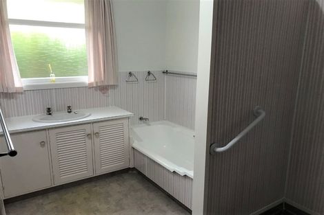 Photo of property in 9 Montana Place, Merrilands, New Plymouth, 4312