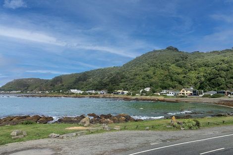 Photo of property in 77 Breaker Bay Road, Breaker Bay, Wellington, 6022