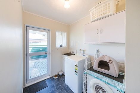 Photo of property in 21 Colonial Place, Kelvin Grove, Palmerston North, 4414