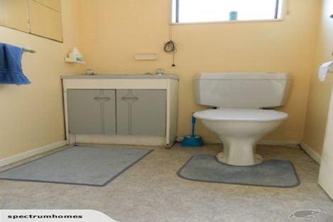 Photo of property in 3 Merritt Way, Newlands, Wellington, 6037