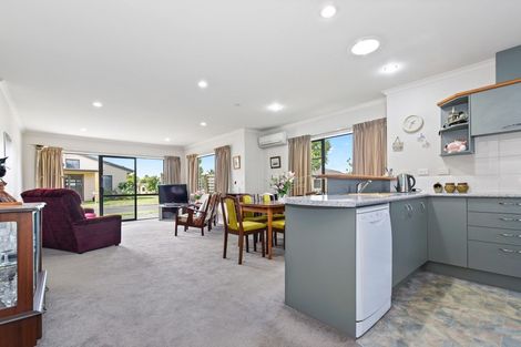 Photo of property in Bramley Gardens, 27/3 Turnbury Court, Rototuna, Hamilton, 3210