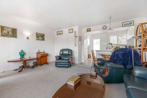 Photo of property in 4/28 Uxbridge Road, Mellons Bay, Auckland, 2014