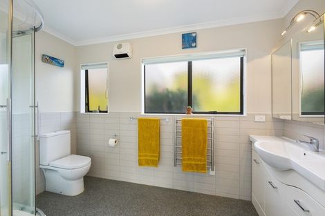 Photo of property in 8a Pelorus Street, Welcome Bay, Tauranga, 3112