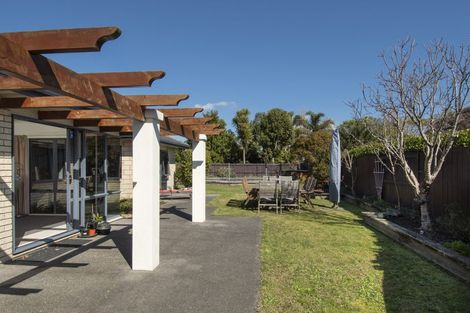 Photo of property in 24 Saint Heliers Place, Papamoa Beach, Papamoa, 3118