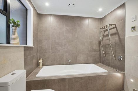 Photo of property in 94 Mana View Road, Paremata, Porirua, 5026